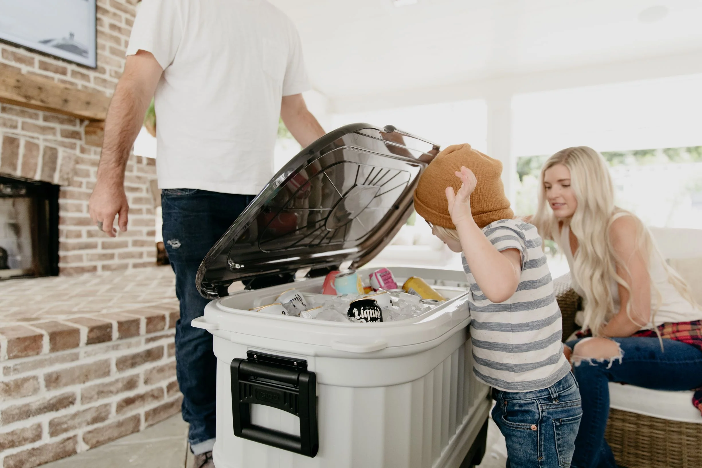 Igloo 125 qt. Party Bar Wheeled Ice Chest, White and Black
